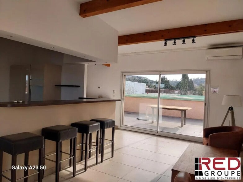 Zi, Vitrolles à louer - Photo de l’immeuble – Image 2 sur 7