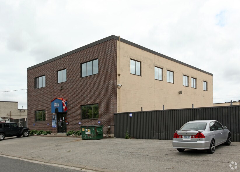 176 Wicksteed Ave & 57 Research Rd portefeuille de 2 biens à vendre sur LoopNet.fr - Photo principale – Image 2 sur 2