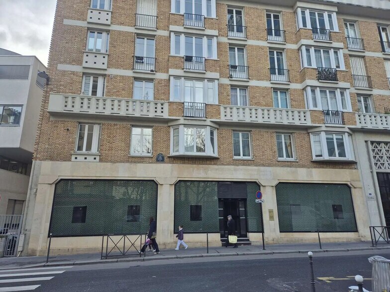 Local commercial dans Paris à louer - Photo de l’immeuble – Image 1 sur 10