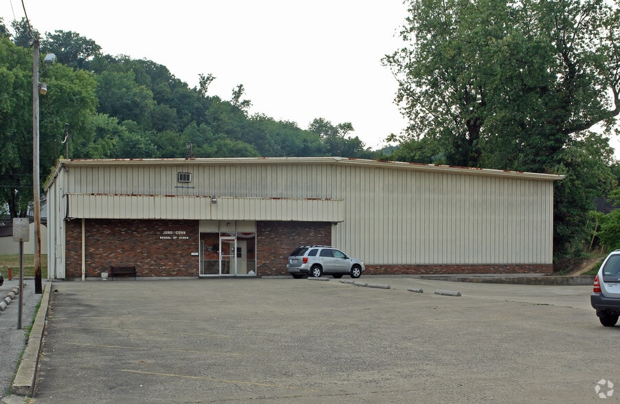 3502 Winchester Ave, Ashland, KY à vendre - Photo principale – Image 1 sur 30