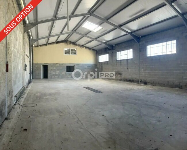 Plus de détails pour Local d'activités à louer