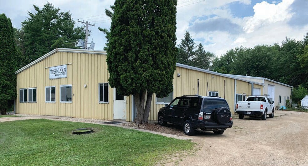 116 Antique Ln, De Forest, WI à vendre - Photo de l’immeuble – Image 1 sur 2