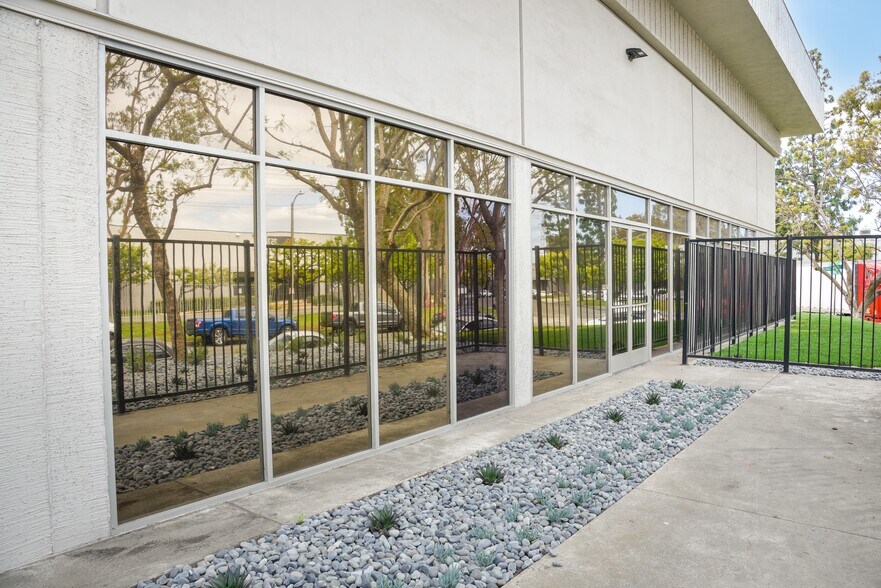 800 Sandhill Ave, Carson, CA à vendre - Photo de l’immeuble – Image 3 sur 10