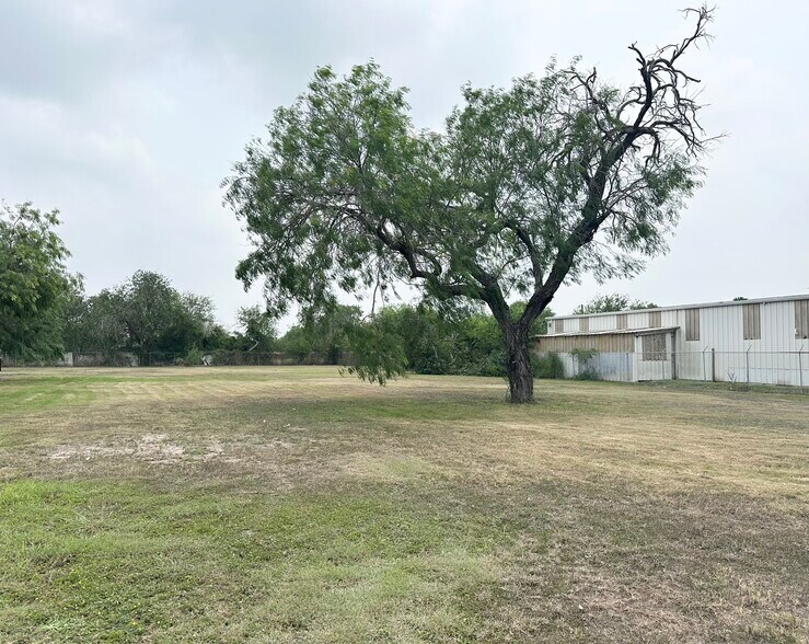 7700 Padre Island Hwy, Brownsville, TX à louer - Photo de l’immeuble – Image 3 sur 10