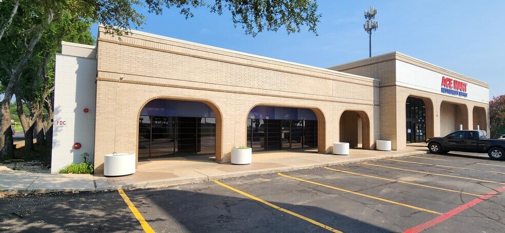 6202 NW Loop 410, San Antonio, TX à louer - Photo de l’immeuble – Image 2 sur 13