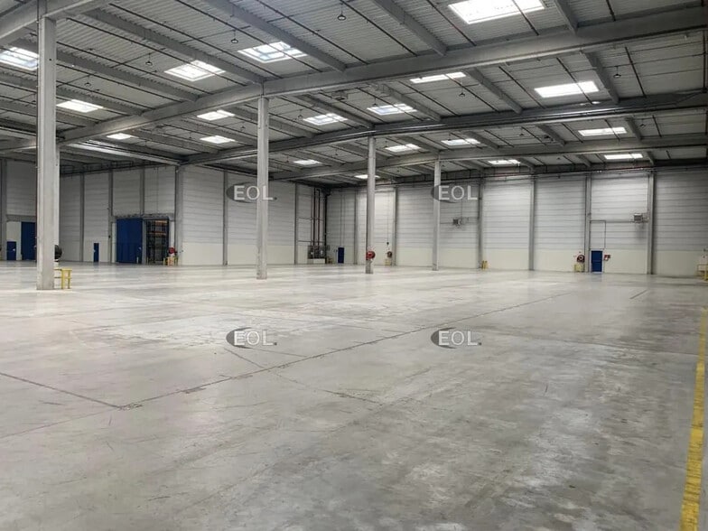 Industriel/Logistique dans à louer - Photo de l’immeuble – Image 2 sur 12
