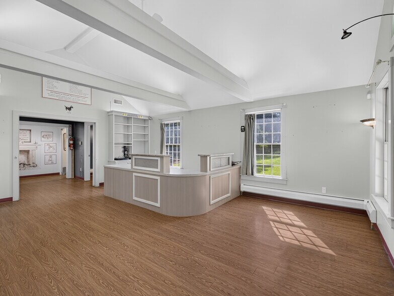 1721 Saybrook Rd, Haddam, CT à vendre - Photo de l’immeuble – Image 3 sur 34