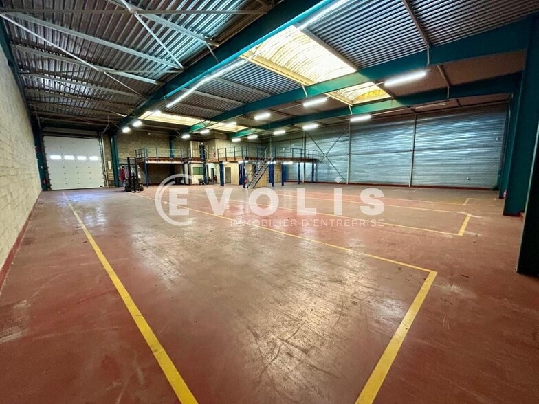 Local d'activités dans Lisses à vendre - Photo intérieure – Image 1 sur 9