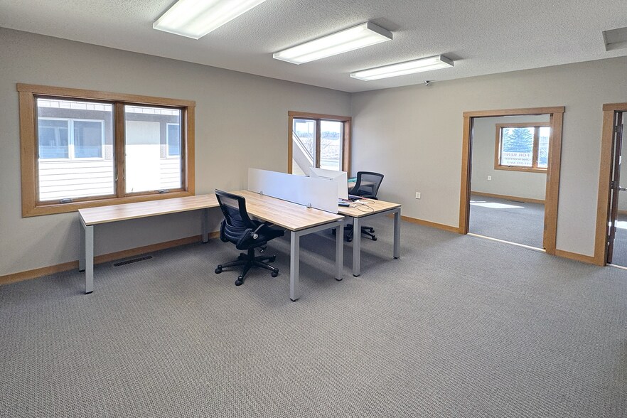 2085 County Road D E, Maplewood, MN à louer - Photo de l’immeuble – Image 2 sur 11