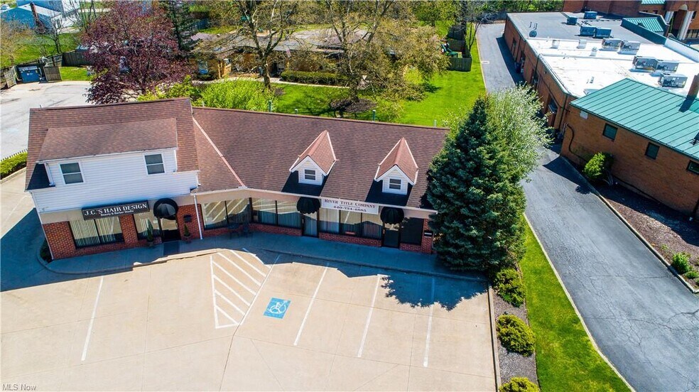 28821 Lorain Rd, North Olmsted, OH à louer - Photo de l’immeuble – Image 2 sur 17
