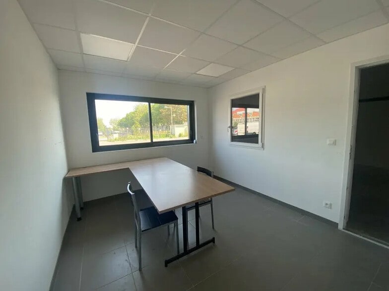 1060 Rue Antoine De Saint-Exupéry, Bretteville-sur-Odon à louer - Photo de l’immeuble – Image 2 sur 5