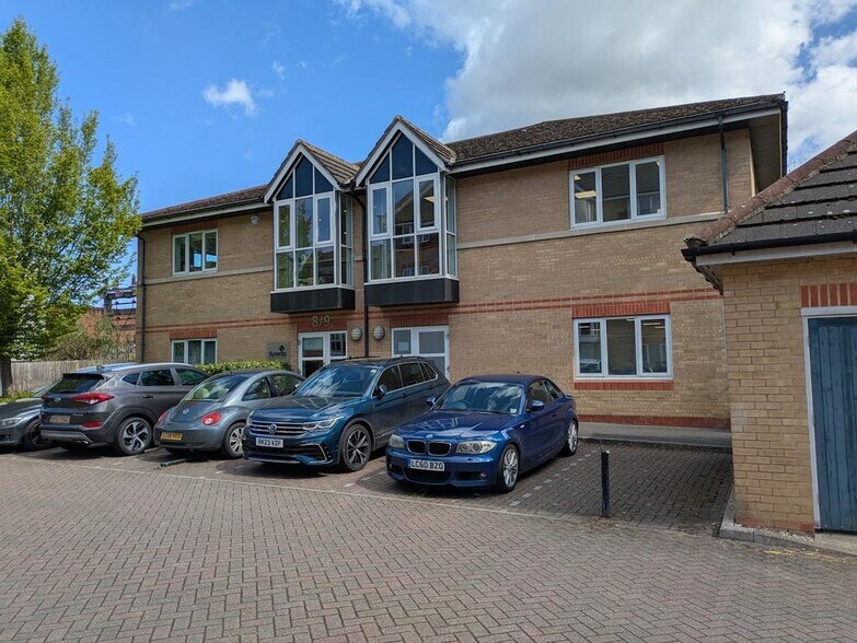 8-9 Faraday Rd, Guildford à vendre - Photo de l’immeuble – Image 1 sur 3