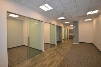 555 Middlefield, Redwood City, CA à louer Photo intérieure– Image 2 sur 3