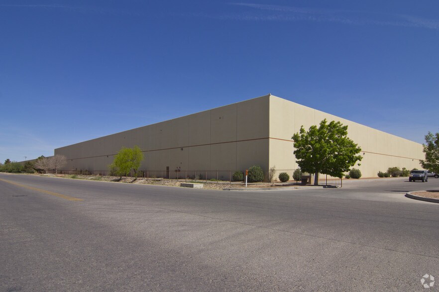 9600 Pan American, El Paso, TX à louer - Photo de l’immeuble – Image 3 sur 14