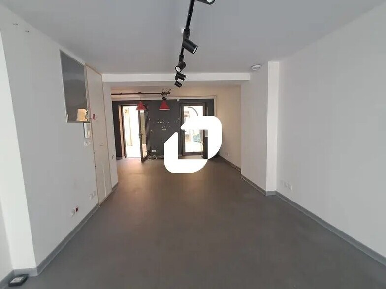 Local commercial dans Bordeaux à louer - Photo de l’immeuble – Image 2 sur 10