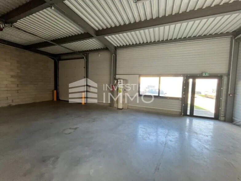 Local d’activités dans Aulnay-sous-Bois à louer - Photo de l’immeuble – Image 2 sur 5