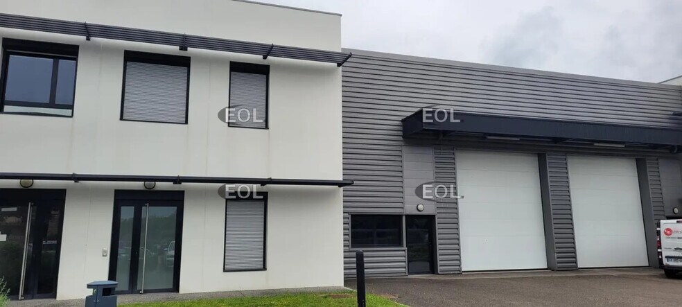 Local d’activités dans Décines-Charpieu à louer - Photo de l’immeuble – Image 2 sur 8