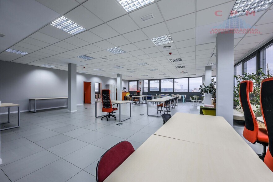 Bureau dans Madrid, Madrid à vendre - Photo de l’immeuble – Image 2 sur 2