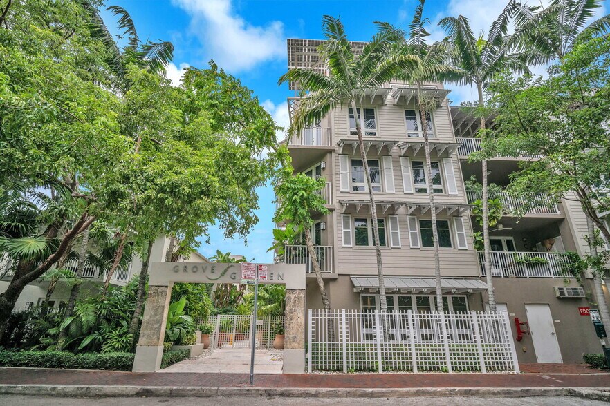 3225 Franklin Ave, Miami, FL à louer - Photo de l’immeuble – Image 1 sur 31