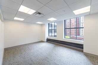 134 N LaSalle St, Chicago, IL à louer Photo intérieure– Image 1 sur 6