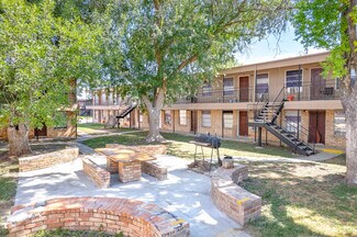 Plus de détails pour 7678 W US Highway 90, San Antonio, TX - Logement à vendre