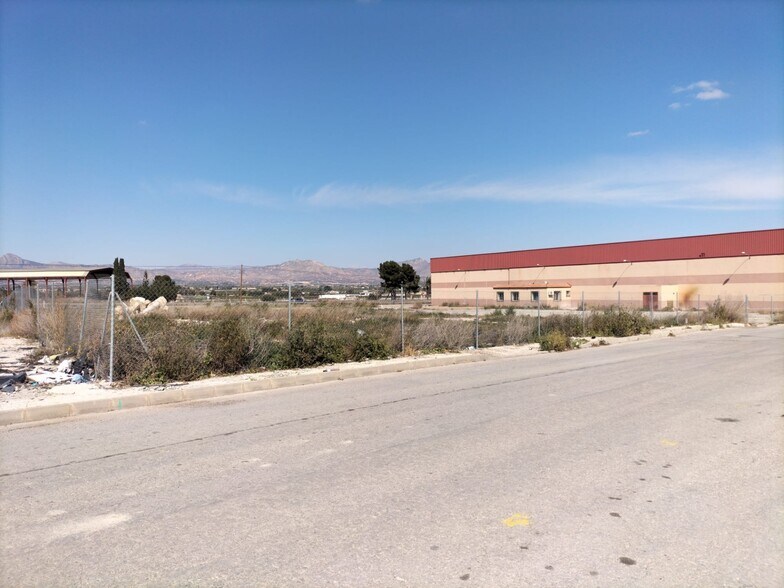 Industriel/Logistique dans Cox, Alicante à vendre - Photo de l’immeuble – Image 1 sur 7