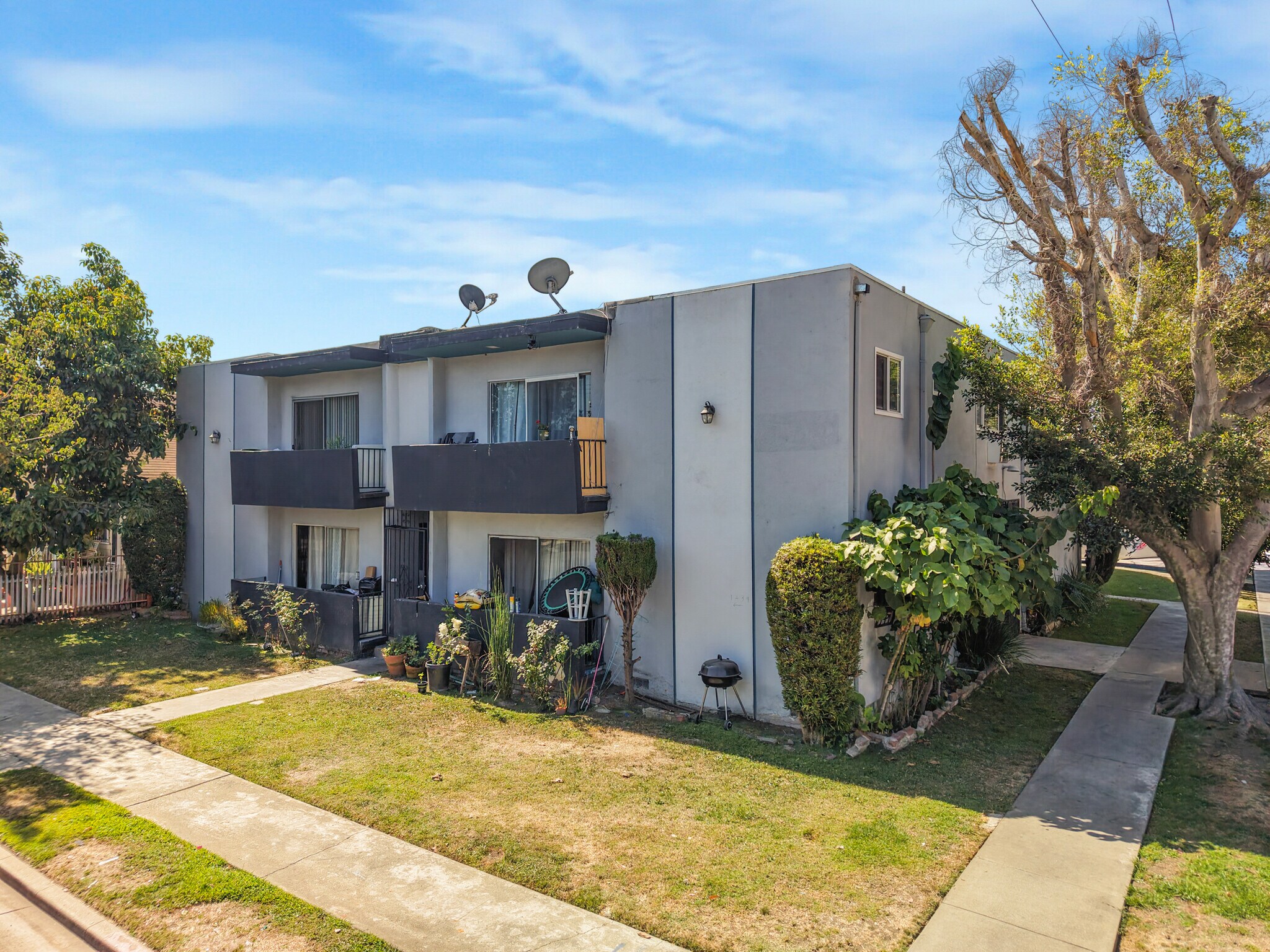 1596 W 24th St, Los Angeles, CA à vendre Photo de l’immeuble– Image 1 sur 11