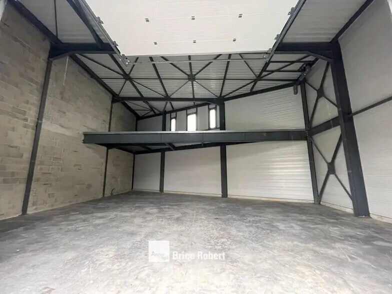 Local d’activités dans Pont-de-Chéruy à louer - Photo intérieure – Image 2 sur 6