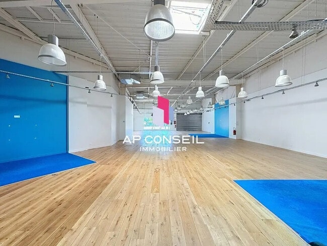 Plus de détails pour Local commercial à louer