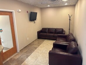 7115 Leesburg Pike, Falls Church, VA à louer Photo intérieure– Image 2 sur 10