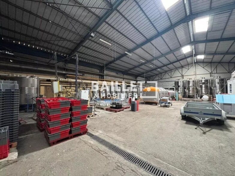 Industriel/Logistique dans Sainte-Maxime à louer - Photo intérieure – Image 1 sur 5