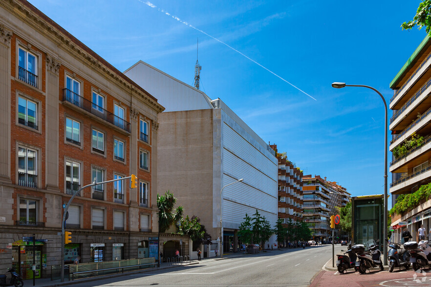 Via Augusta, Barcelone, Barcelona à louer - Photo de l’immeuble – Image 3 sur 3