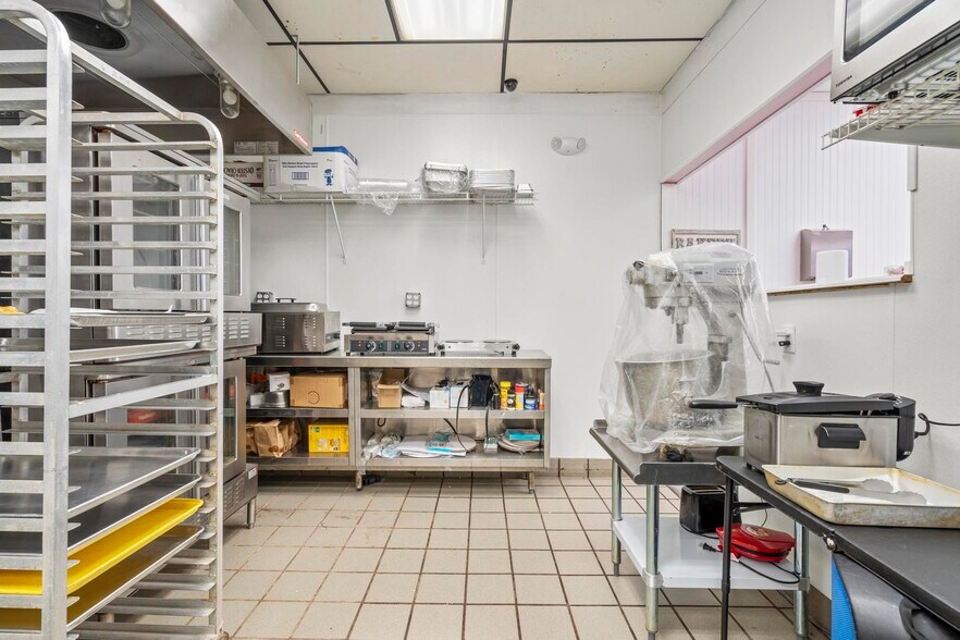 841-869 Jones Hill Rd, West Haven, CT à louer - Photo de l’immeuble – Image 3 sur 10