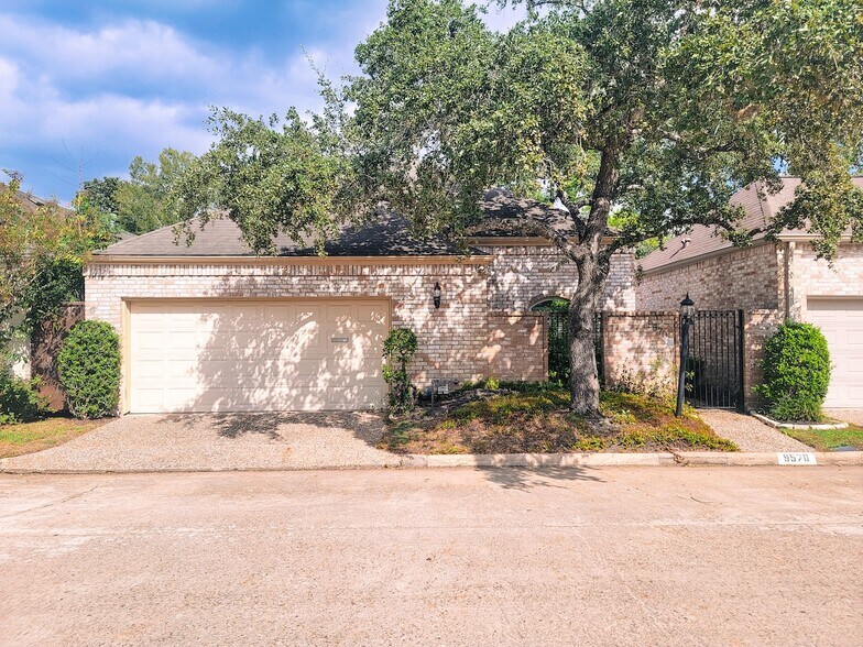 9570 Doliver Dr, Houston, TX à vendre - Photo principale – Image 1 sur 1