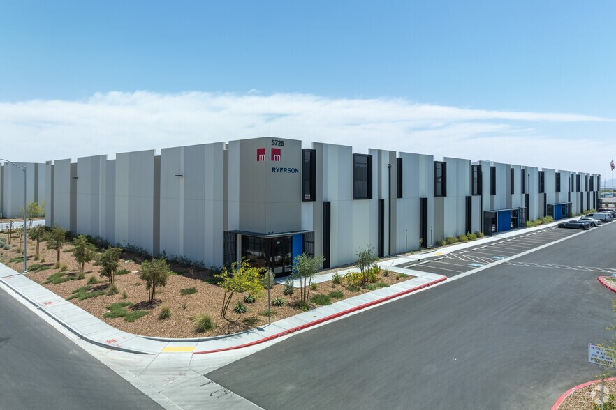 5675 North Belt, Las Vegas, NV à louer - Photo de l’immeuble – Image 2 sur 5