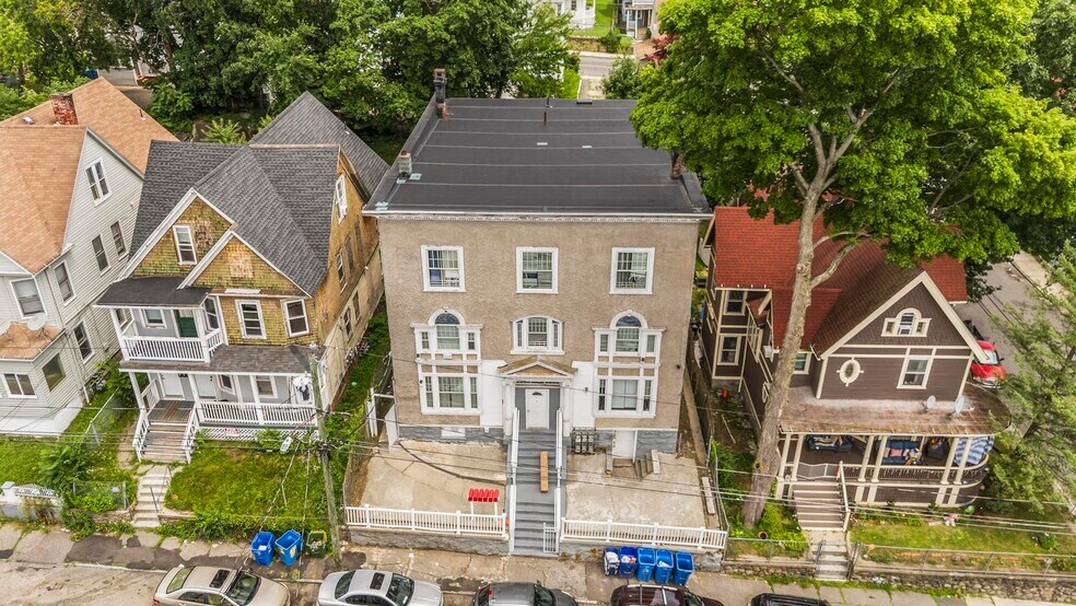 134 Chestnut Ave, Waterbury, CT à vendre - Photo de l’immeuble – Image 2 sur 12