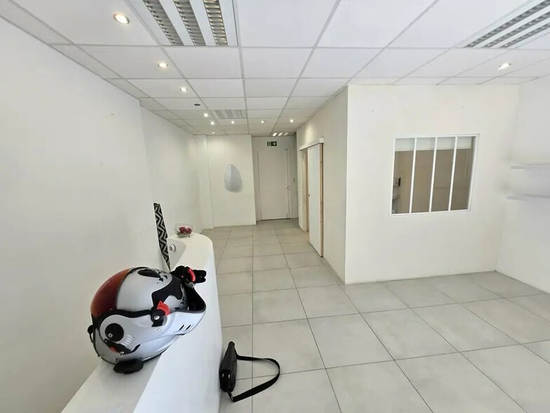 Local commercial dans Nice à louer - Photo de l’immeuble – Image 3 sur 5