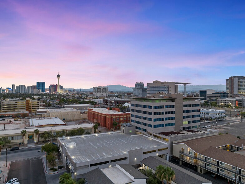701 Bridger Ave, Las Vegas, NV à vendre - Photo de l’immeuble – Image 3 sur 16