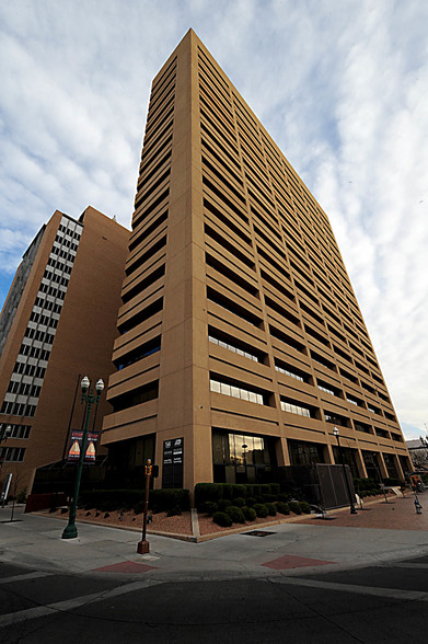 100 N Stanton St, El Paso, TX à louer - Photo de l’immeuble – Image 3 sur 26