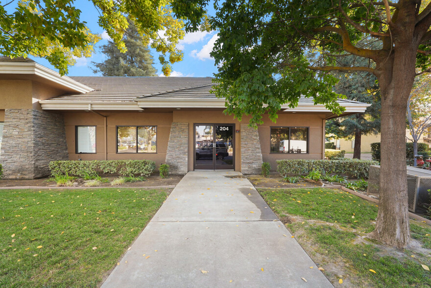 204 Tampa St, Turlock, CA à louer - Photo de l’immeuble – Image 1 sur 17