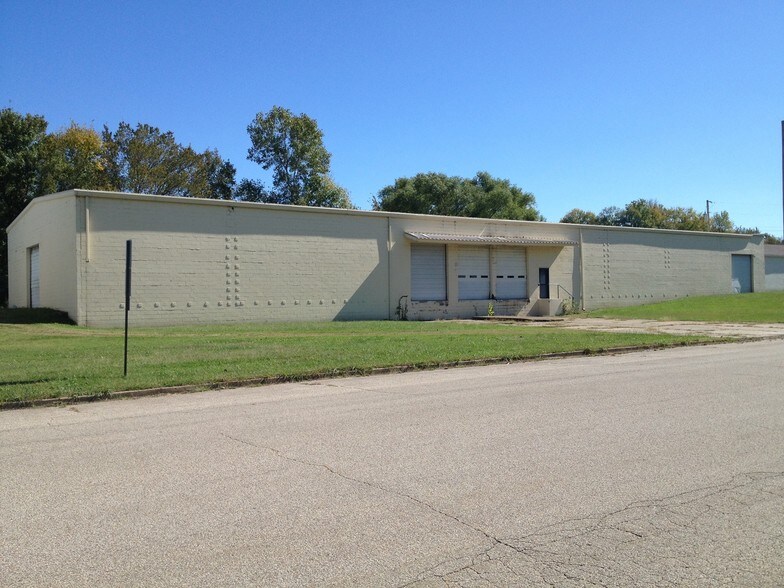 905 N 1st St, Union City, TN à louer - Photo de l’immeuble – Image 2 sur 5