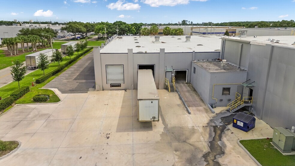 2441 Viscount Row, Orlando, FL à louer - Photo de l’immeuble – Image 3 sur 13