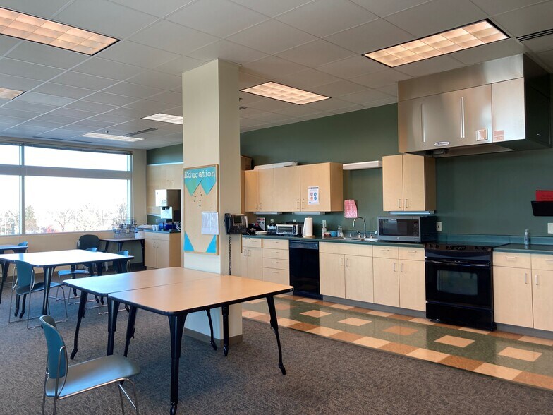 1414 Mac Arthur Rd, Madison, WI à louer - Photo de l’immeuble – Image 3 sur 3