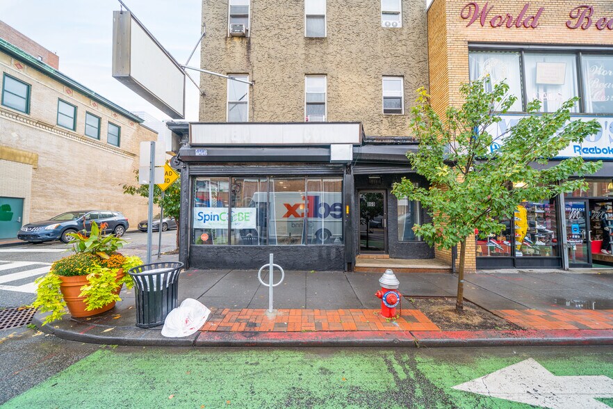 860 Bergen Ave, Jersey City, NJ à louer - Photo de l’immeuble – Image 1 sur 10