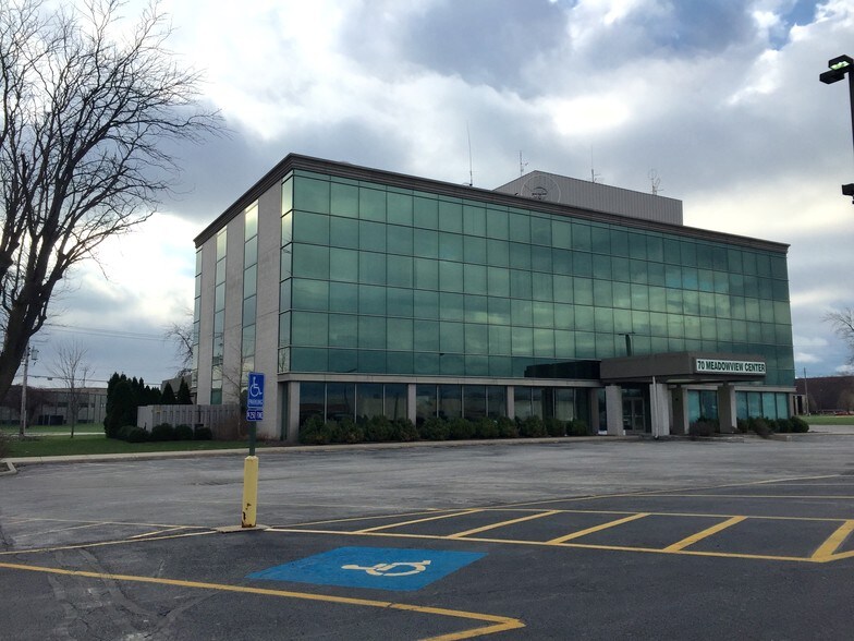 70 Meadowview Ctr, Kankakee, IL à louer - Photo de l’immeuble – Image 2 sur 4