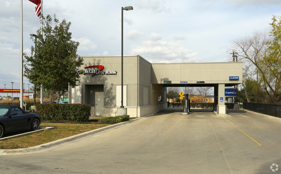 2301 E Riverside Dr, Austin, TX à louer - Photo de l’immeuble – Image 3 sur 5