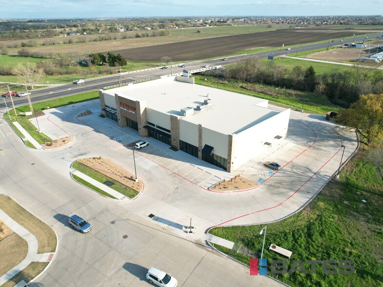 2751 N Hwy 77, Waxahachie, TX à louer - Photo de l’immeuble – Image 2 sur 3