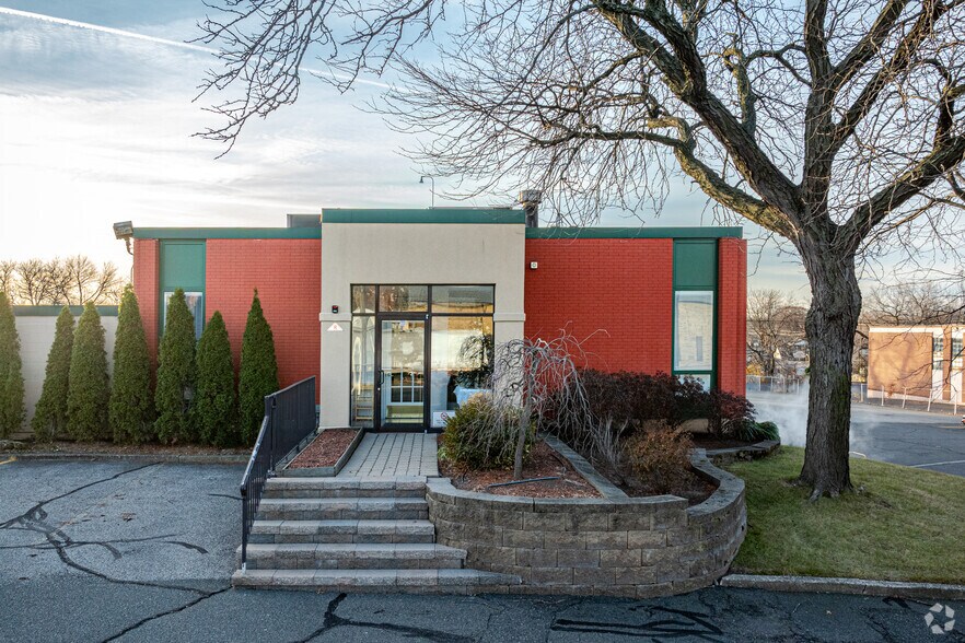 480 Mundet Pl, Hillside, NJ à vendre - Photo de l’immeuble – Image 3 sur 44