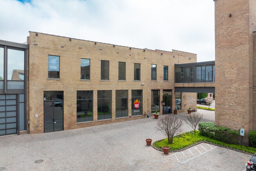 3057 N Rockwell St, Chicago, IL à louer - Photo de l’immeuble – Image 2 sur 23
