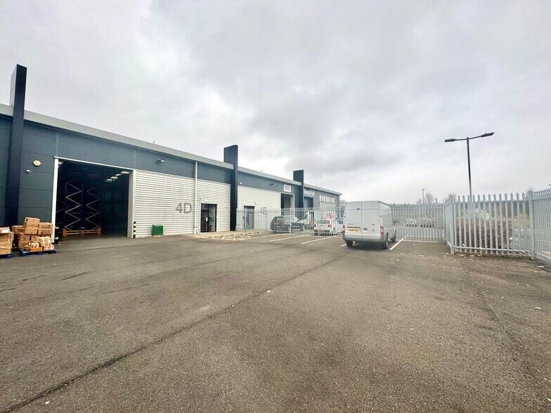 4F Butterfield Green Rd, Luton à vendre - Photo de l’immeuble – Image 2 sur 6
